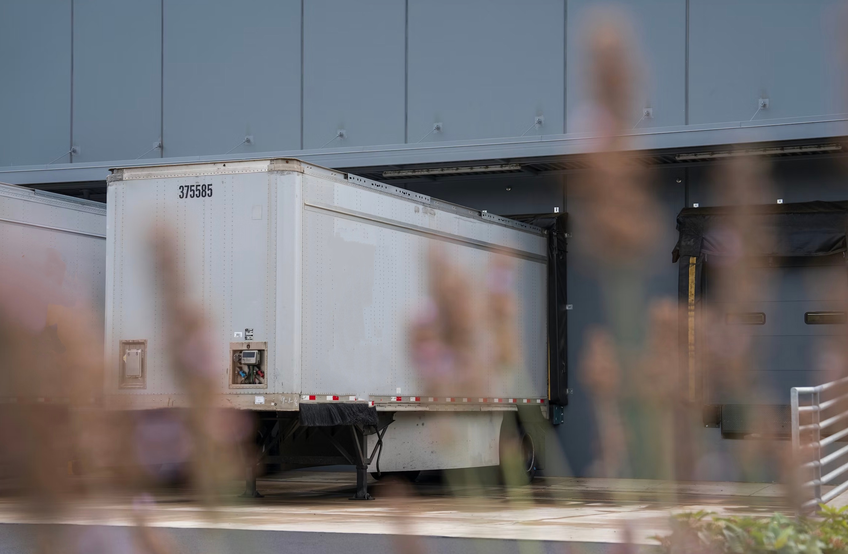HLT Cross-Border Shipping